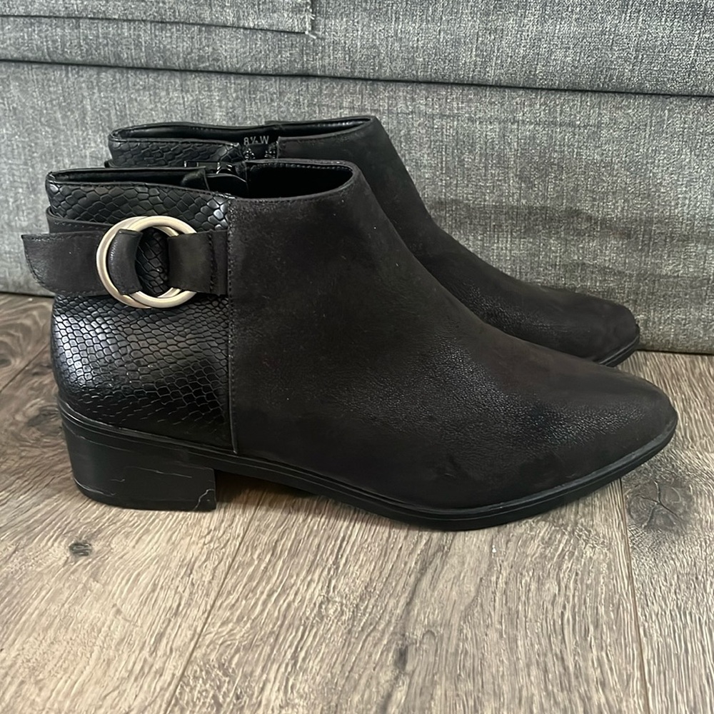 Bella Vita Short Suede Boots